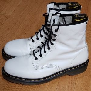 Doc Martens 1460 Smooth (in white leather)